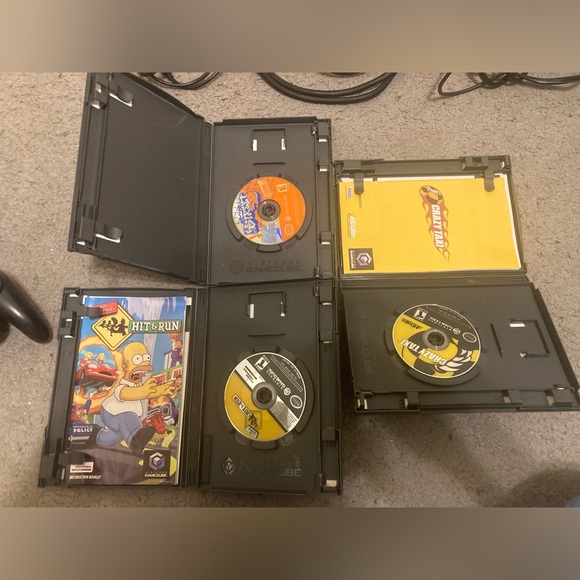 Nintendo GameCube Console Lot; 3 games, 2 controllers, memory card, hdmi adapter - Picture 5 of 10